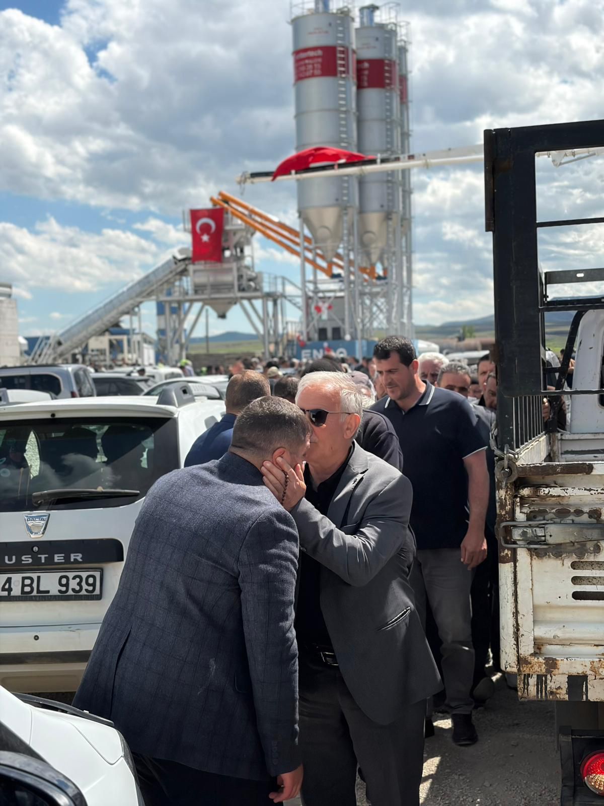 Şiyar Bahtiyar Eren’den Hınıs’a Değer Katan Dev Yatırım.. Endo Hazır Beton Santrali'nin Açılışı Yapıldı