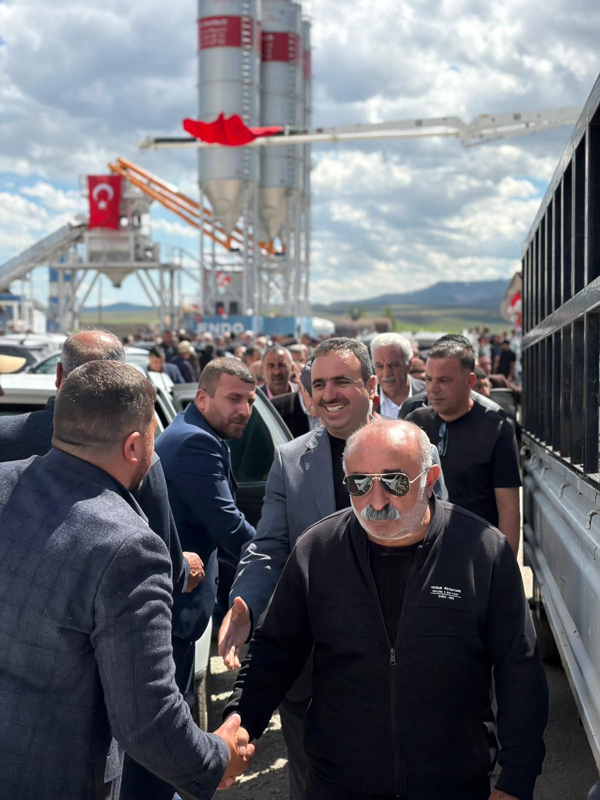 Şiyar Bahtiyar Eren’den Hınıs’a Değer Katan Dev Yatırım.. Endo Hazır Beton Santrali'nin Açılışı Yapıldı