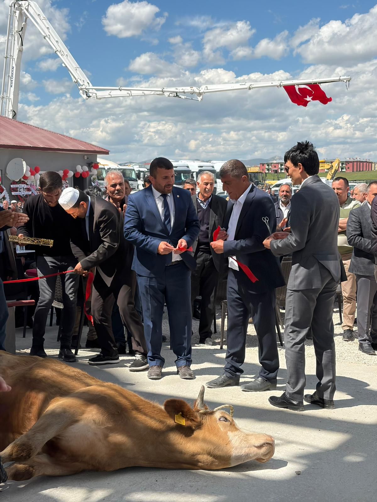 Şiyar Bahtiyar Eren’den Hınıs’a Değer Katan Dev Yatırım.. Endo Hazır Beton Santrali'nin Açılışı Yapıldı