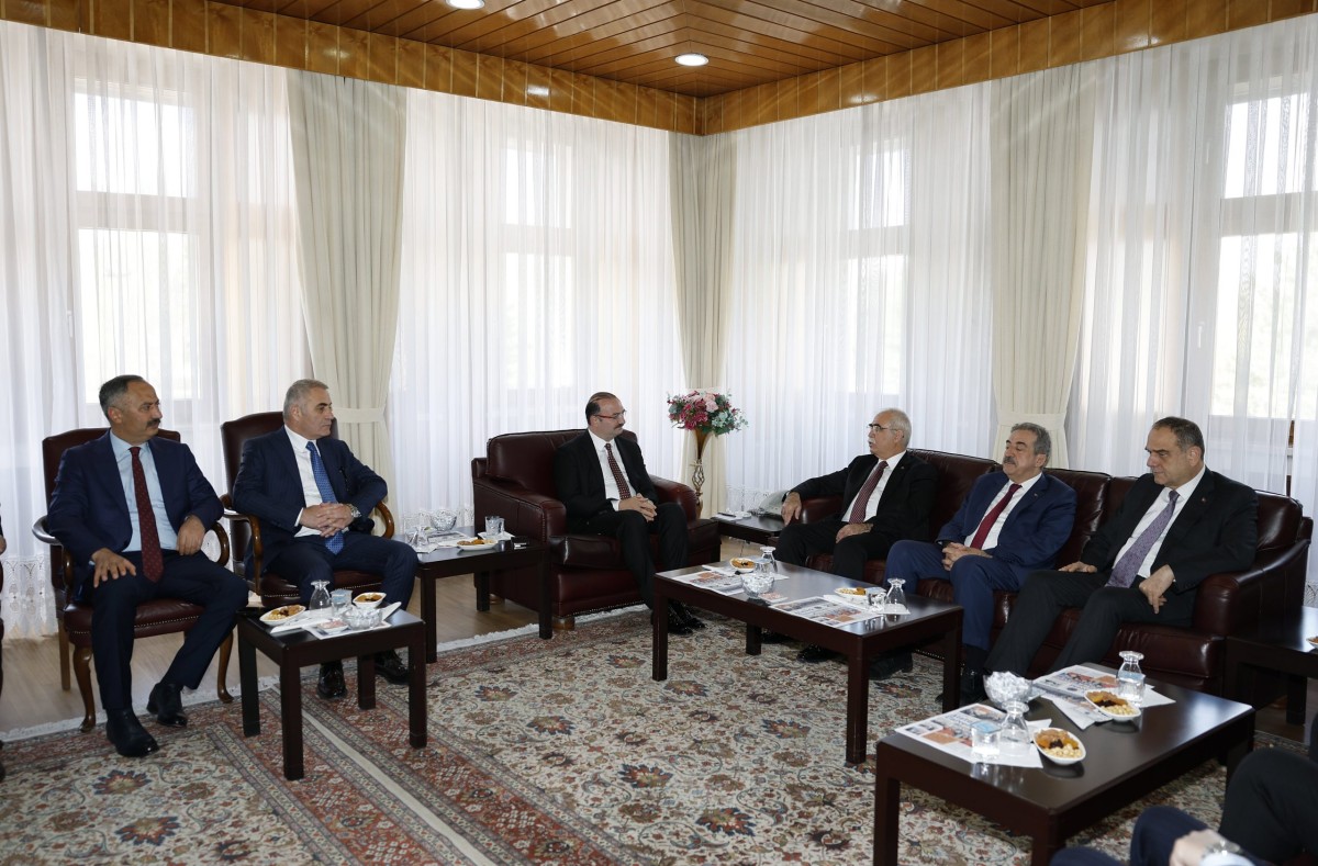 Anayasa Mahkemesi Başkanı Özkaya ile Mahkeme Üyelerinden Atatürk Üniversitesine Ziyaret
