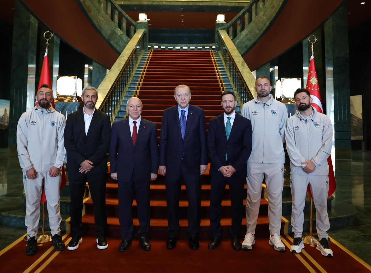 CUMHURBAŞKANI ERDOĞAN, ERZURUMSPOR HEYETİNİ KABUL ETTİ