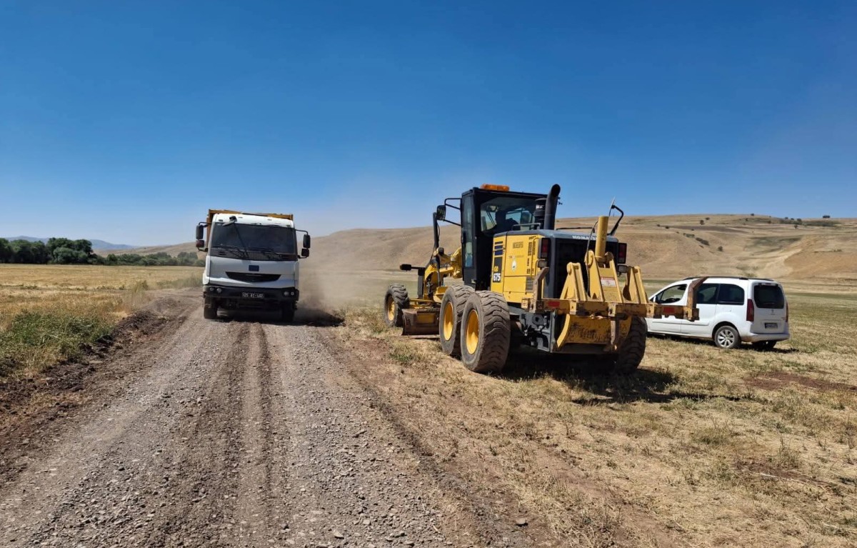 Hınıs’ta Serdal Şan’dan Hizmet Seferberliği! Mahalle Mahalle Çalışma, Kilometrelerce Yol