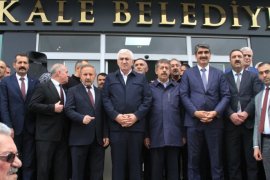 Aşkale Belediye Başkanı Şenol Polat, Mazbatasını Alarak Görevine Başladı.