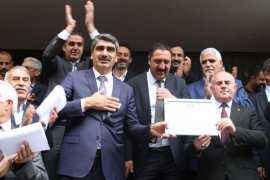 Aşkale Belediye Başkanı Şenol Polat, Mazbatasını Alarak Görevine Başladı.