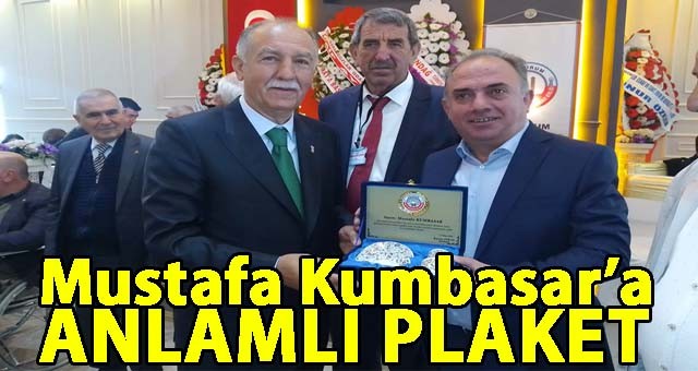 Yılların Hizmetine Anlamlı Plaket.. Rasim Fırat'tan İş İnsanı Mustafa Kumbasar'a Plaket