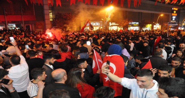 Erdoğan fark attı, Erzurum sokağa döküldü