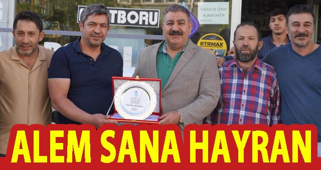 Başkan Sunar'a Plaket Verdiler