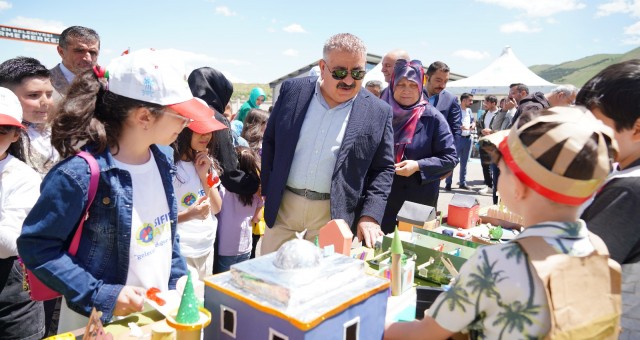 Palandöken Belediyesi Destekledi, İlkokul Öğrencileri Geri Dönüşüm Sergisi Açtı