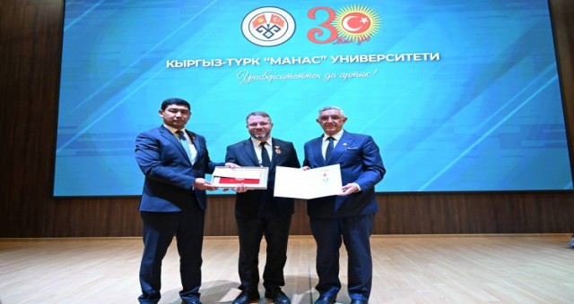 Prof. Dr. Hasan Türkez’e Manas Üniversitesi’nden Onur Madalyası